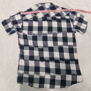 Stylish Men's Checked Short-Sleeve Shirt