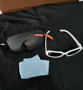 Stylish White Textured Sunglasses