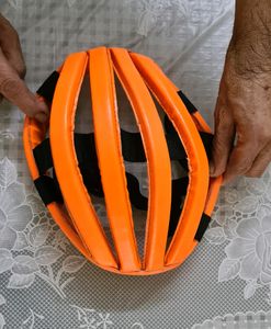Jonex Helmet &amp; 2 Knee caps for sports activities