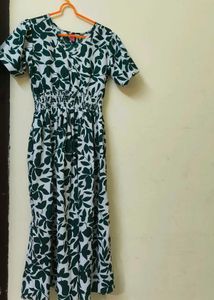 Chic Green Leaf Print Midi Dress