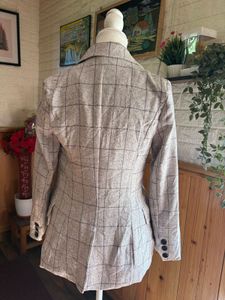 Chic Plaid Double-Breasted Blazer