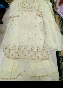 bust 46 Elegant nayra Suit