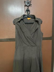 Chic Sleeveless Brown Collared Dress