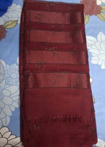 Maroon stole