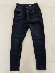 Black High-Waisted Skinny Jeans