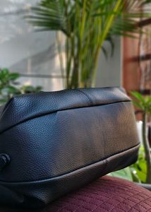 Stylish Black Pebble Leather Shoulder Bag