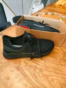 7 Number Black Sport Shoes