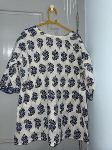 Blue floral print V-neck kurta
