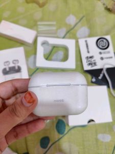 White Noise Earbuds 102