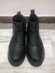 Classic Black Chelsea Boots size 8