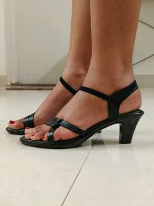 Chic Black Heel Sandals