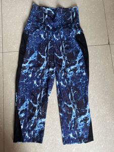 Blue Marble Print Capri Leggings
