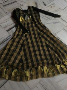 Stylish Checked Kurta with Sheer Sleeves