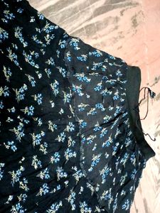 💚💙BLACK FLORAL SKIRT
