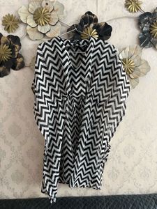 Chic Black & White Chevron Kimono