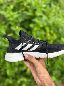 Unisex Adidas Black &amp; White Sports Shoes