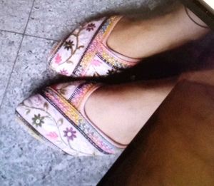 Embroidered Ethnic Flats / Juttis