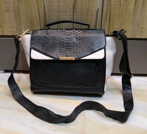 Chic Tri-Color Handbag
