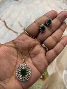 Stunning Emerald &amp; Diamond Jewellery Set