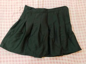 black Pleated skirt