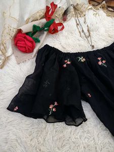 🖤✨Black Off-Shoulder Embroidered Top✨🖤