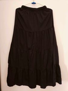 Flowy Floral &amp; Black Tiered Maxi skirt
