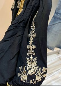 Price🔽Embroidered Black Top 🪡✨