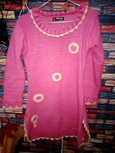Baby Pink Woolen Kurti .ye Bilkul New H Bs Tag Ni H .ise Maine Sirf 20 Mint K Liye Pahna Tha Isliye Fit Kiya Bs.
