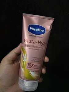 Vaseline Gluta-Hya Dewy Radiance Serum-in-Lotion