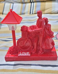 Brand New Archies Couple Showpiece Red