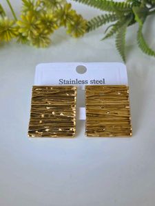 Trendy earrings