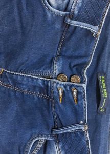 Dark Wash Cropped Jeans