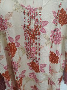 Floral Print Kurta with Embroidered Neckline