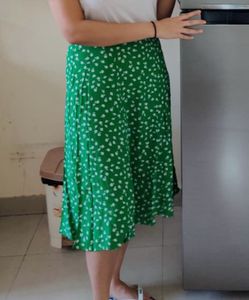 Chic Green Floral Midi Skirt
