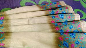 "Blossoming Beauty: A Floral Print Saree 🌸🌼"