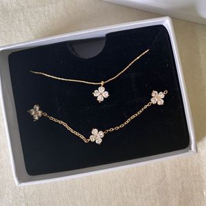 Flower necklace-bracelet combo anti-tarnish