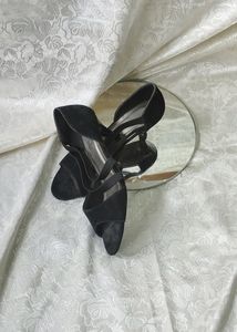 Black Strap Heels 🖤🪞