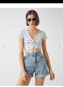 Floral Print Tie-Front Crop Top