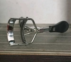 Eyelash Curler