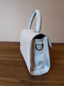 Chic White Crocodile-Embossed Handbag
