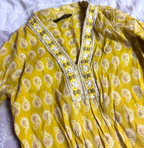 Buy 1 Kurta get one T-shirt Free(women’s)
