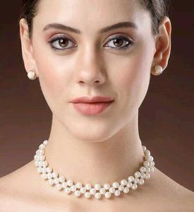 Elegant Pearl Necklace and Earrings Set