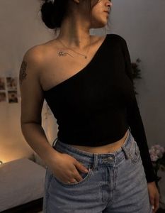 ⚡️Sleek Black One-Sleeve Top – Size S ⚡️