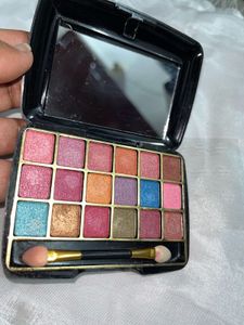 Multi-color Eyeshadow Palette