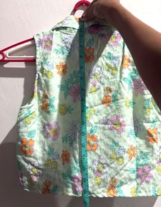 Floral Sleeveless Collared Top
