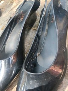 Sleek Black Heels - Modern Style