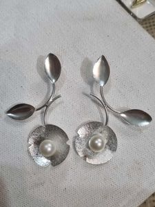 Elegant Pearl & Leaf Design Earrings