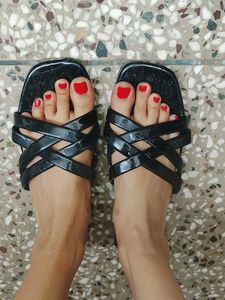 Stylish Black Crossover Strap Sandals