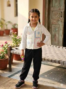 #Girls White फ्लोरल क्रोशिया कॉर्ड सेट (Croche