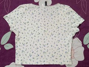H&amp;M Cute Floral Crop Top